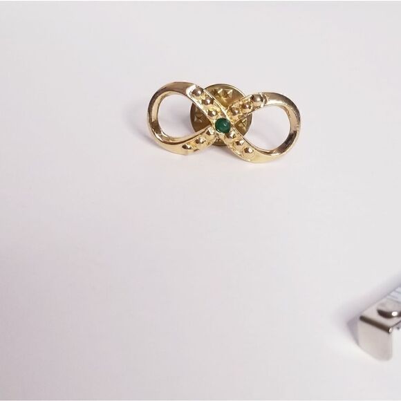 Vintage signed gold emerald infinty brooch - Picture 3 of 6